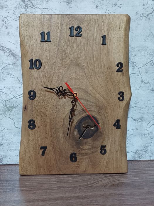Стенен часовник от орех