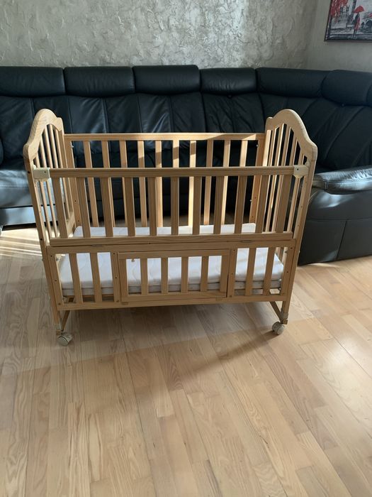 Patut din lemn cu usa culisanta