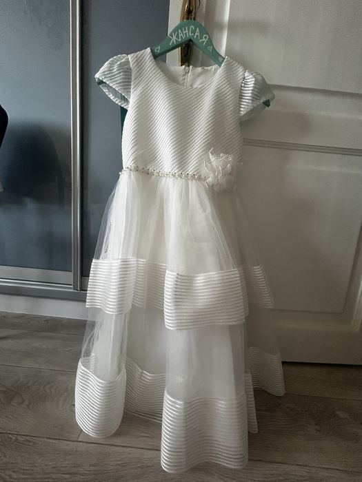 Платье рост 134-140см новое 15 тыс