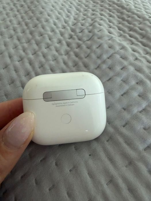 Кейс AirPods 3 продам