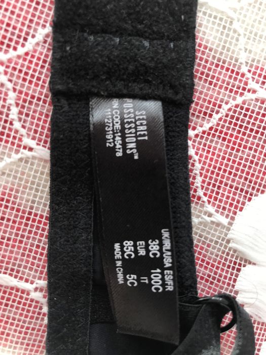 Sutiene noi Secret Possessions numarul 85C.