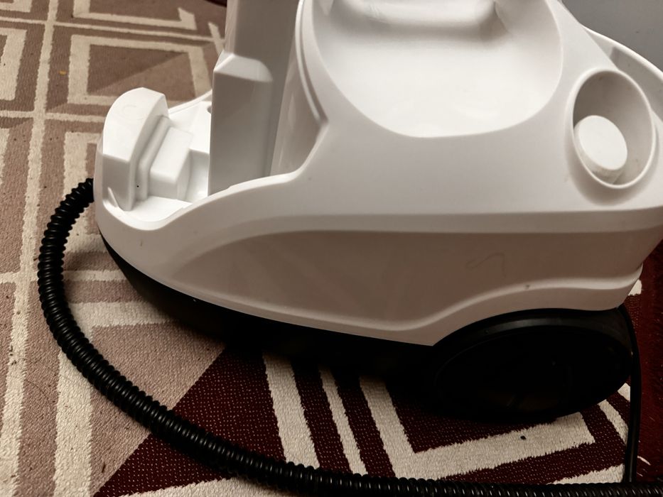 Продам пароочиститель Karcher SC4