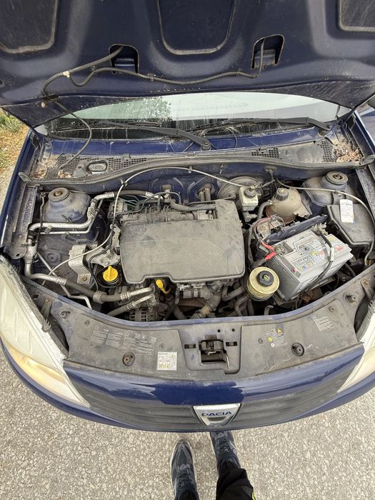 На части Dacia Sandero 1.2i 16v 75кс 2010година ръчка