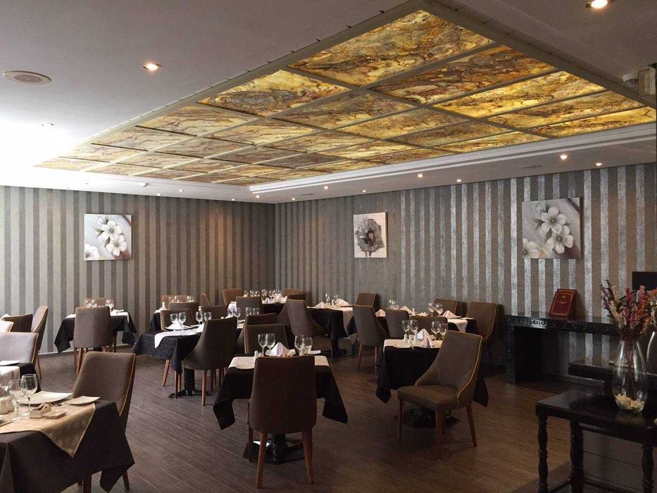 Натуральный камень оникс onix шпон