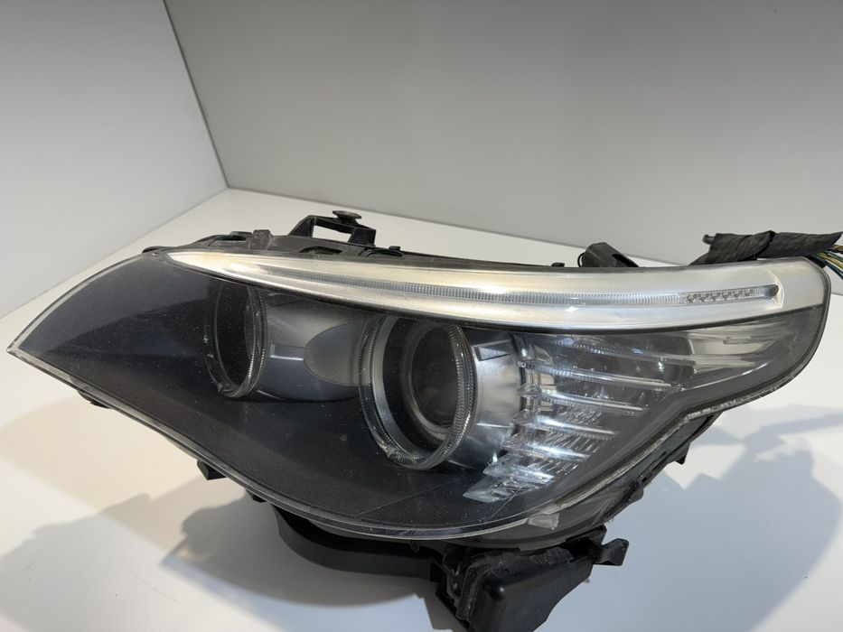 Продаваме фейслифт ляв фар за БМВ Е60 Е61