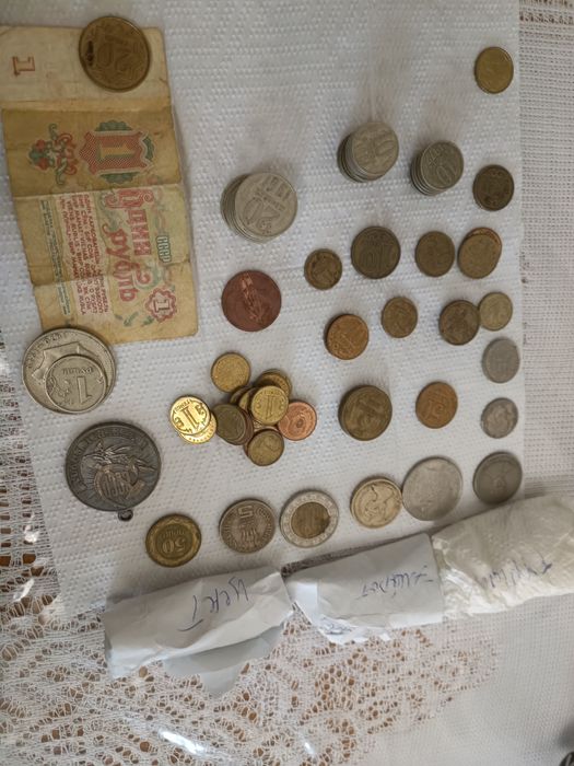 Монеты. Тенге. Рубли.