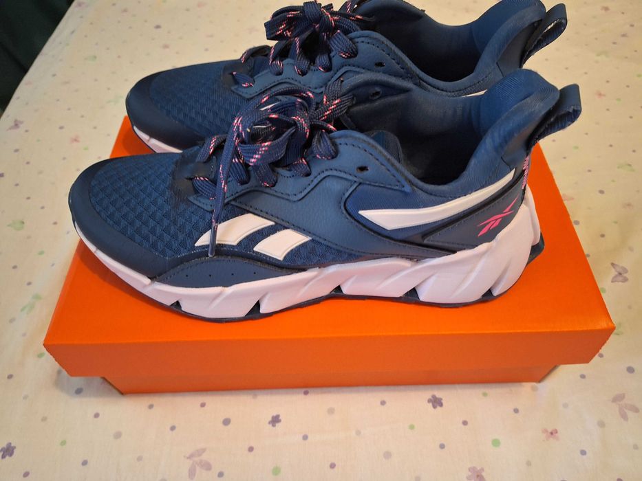 Чисто нови дамски маратонки REEBOK