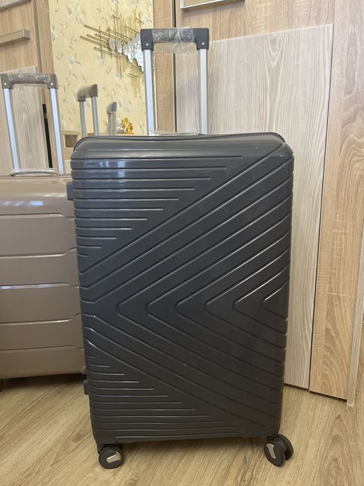 Новые чемоданы разных размеров