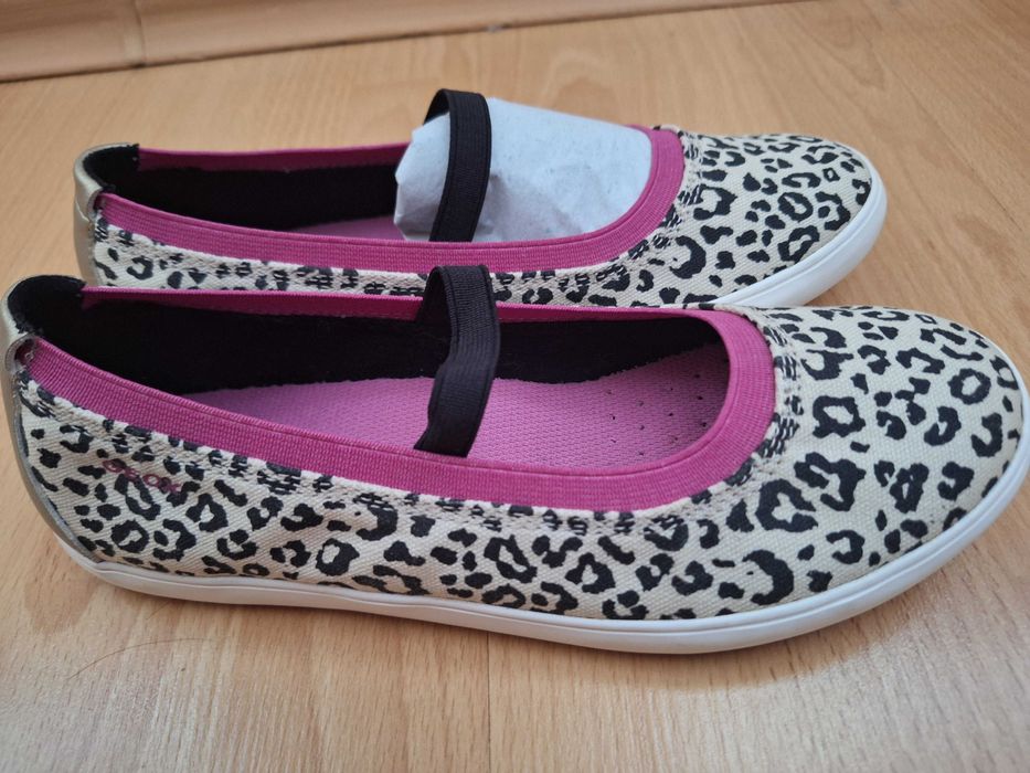 Обувки Geox 37 нови