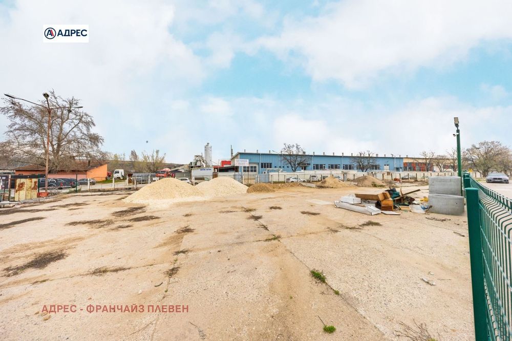 Продава се Парцел в Плевен, Индустриална зона - Запад - 986 кв.м за 57 €/кв.м - Снимка #1
