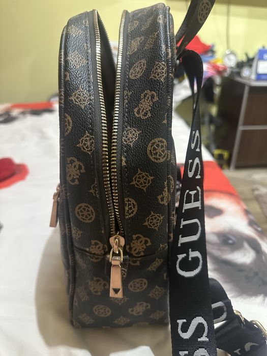 Vand ghiozdam de dama Guess