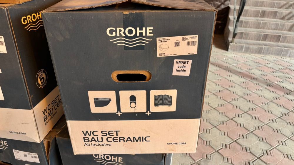 Унитаз GROHE керамика , вместе с крышкой