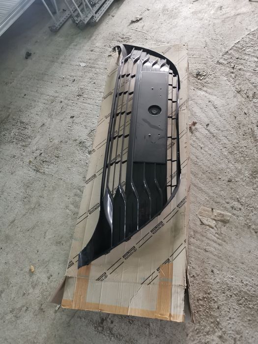 Grila bara fata Toyota yaris 3 2017/2018/2019/2020