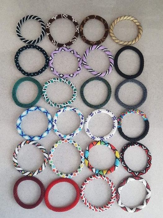 Гривни от мъниста-Ръчно изработени