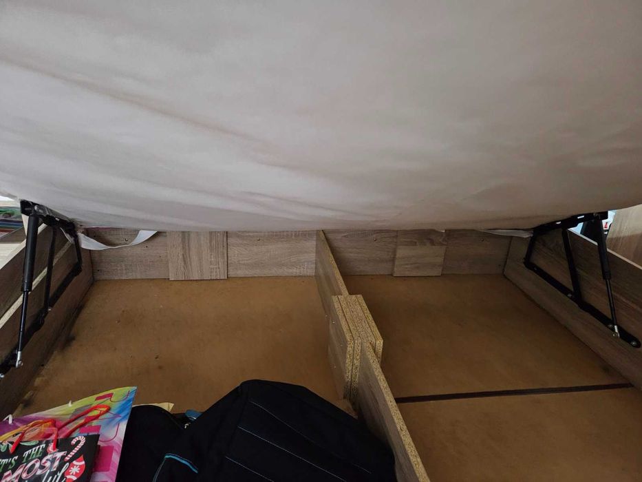 Легло 160/200 с матрак и повдигащ механизъм