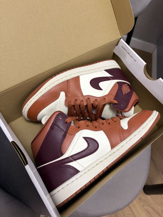 Продам оригинальные AIR Jordan 1 Mid