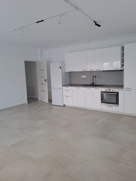 Spațiu birouri, 3 camere, parcare. Finisat la cheie