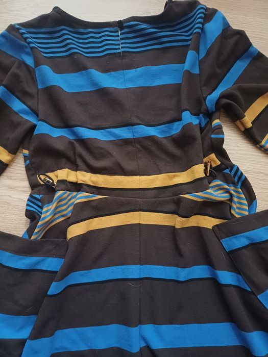 Рокля Lucy с ефектни джобове