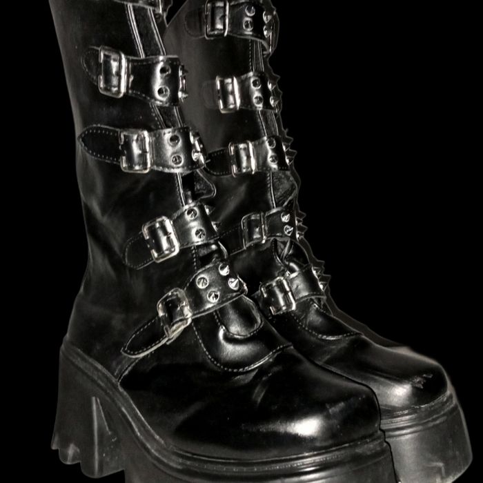 Продам ботинки на высокой платформе