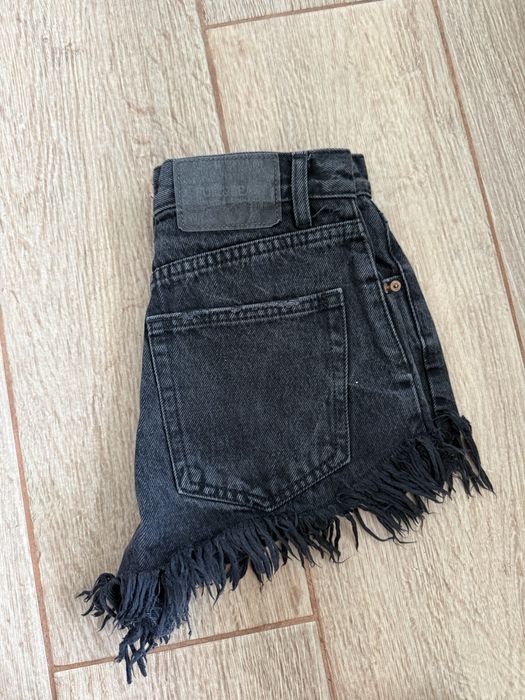 Pantaloni scurti