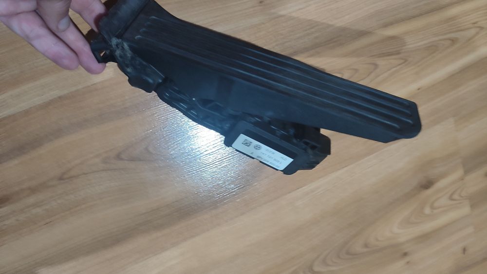 Педал на газта за шкода . Ауди . Голф