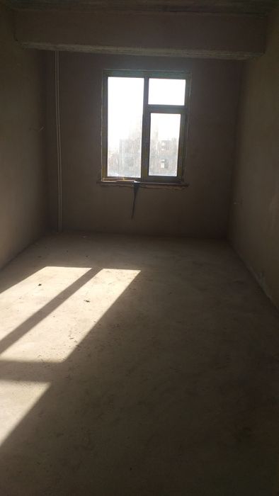 13 mikrorayondan 1 xonalik 3 etajda joylashgan karopka uy sotiladi