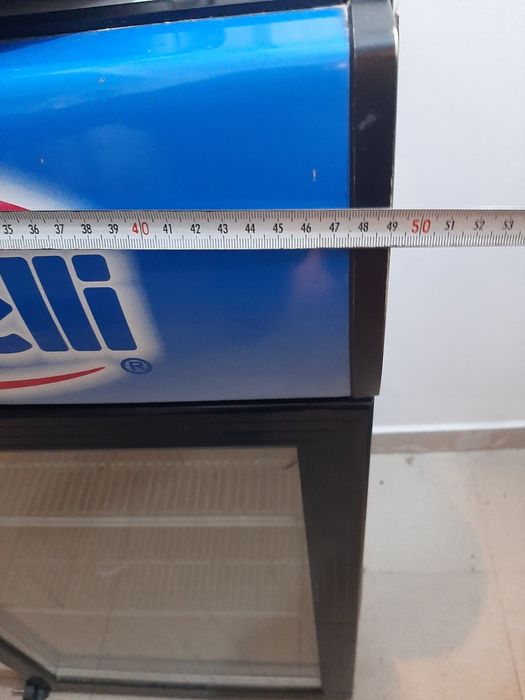 Малка хладилна витрина