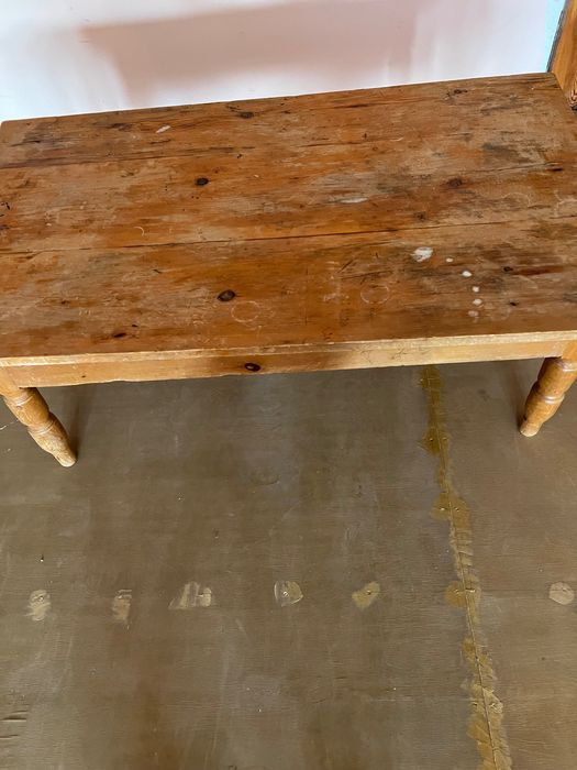 Стол низкий обеденный