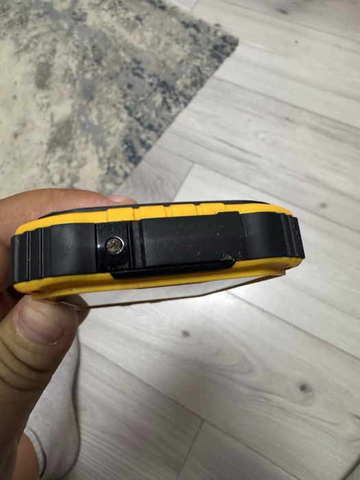 Vand telefon rezistent la apa, praf si socuri