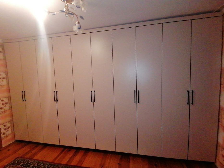 Срочно продаётся шкаф гарнитур