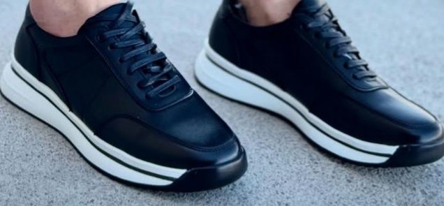 Продам кроссовки новые