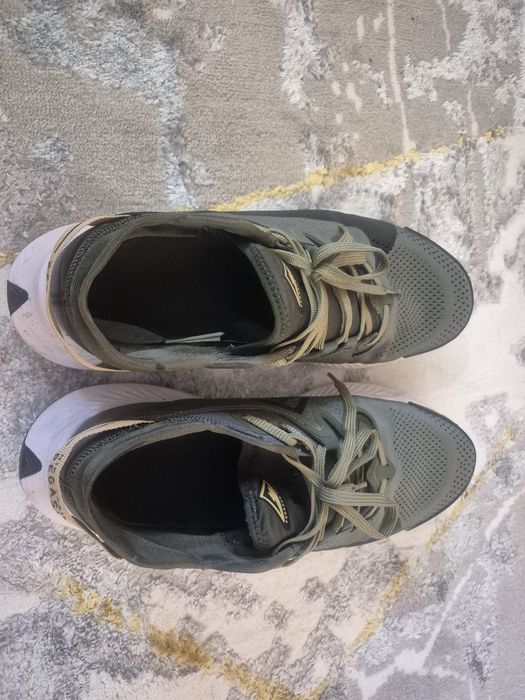 Продам кроссовки