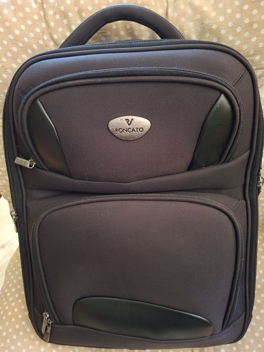 Раница за лаптоп .