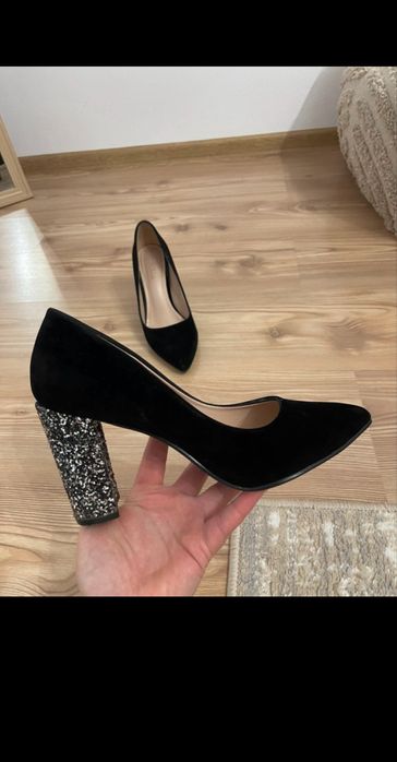 Pantofi stiletto