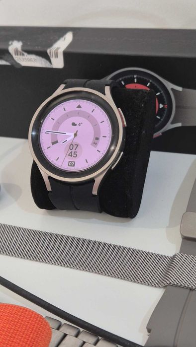 Samsung Galaxy Watch5 Pro 45mm, culoare Gray Titanium.