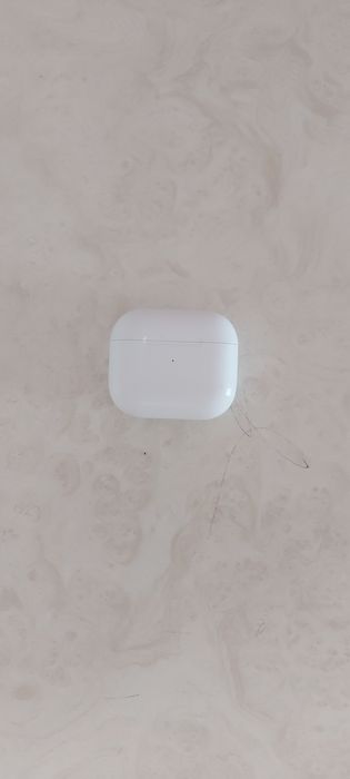 Продаётся AirPods оригинал 2024