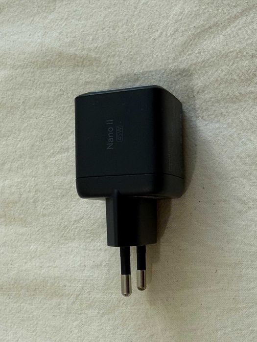 Продавам зарядно Anker 713 Charger Nano II 45W