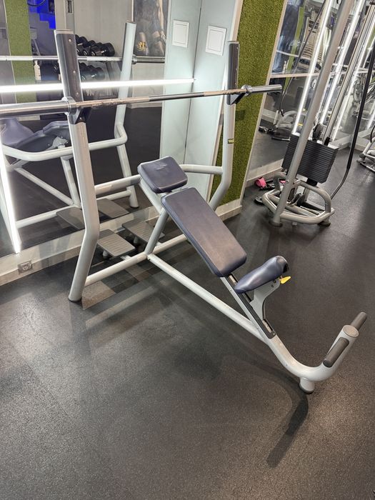 Продавам цялостно оборудване TECHNOGYM