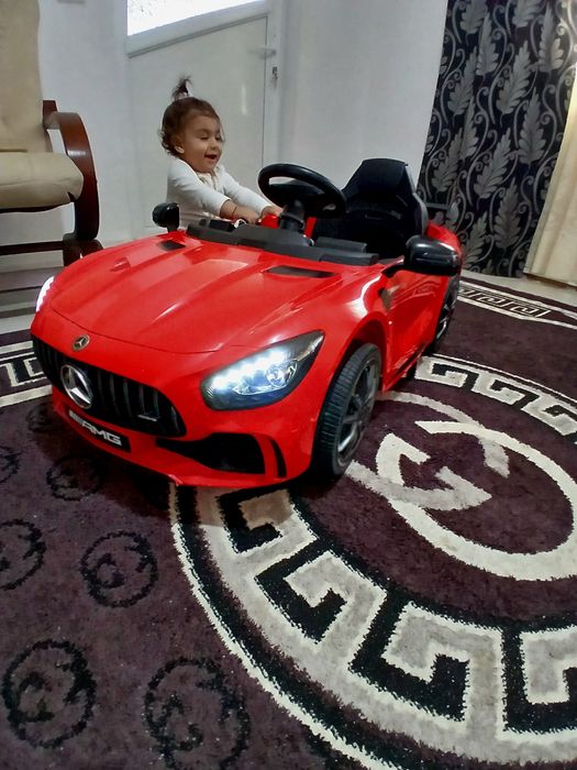 Mașina electrica de copii