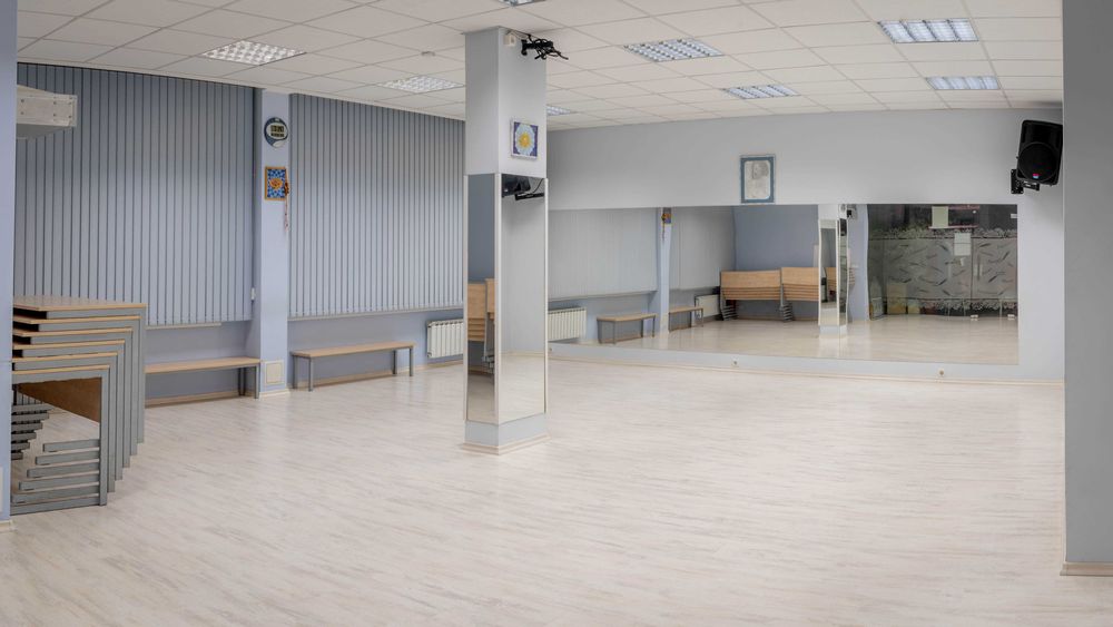 Зали под наем /за презентации, събития, тържества/, с кафе-бар зона!