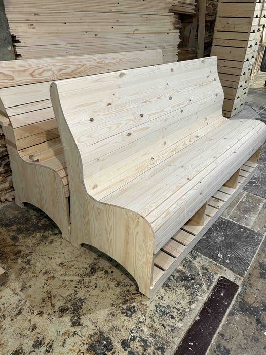 Дизайнерска, ергономична дървена пейка с място за съхранение