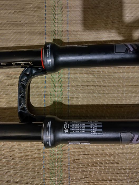 Вилка RockShox Yari RC [27.5] 170mm