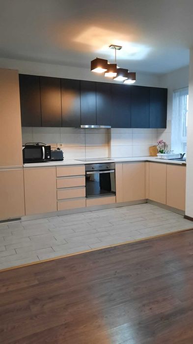 Dau in chirie apartament cu 3 camere in prima nufarul.disponibil 15 09 2026.pret 400euro.nr tel 0763012919
