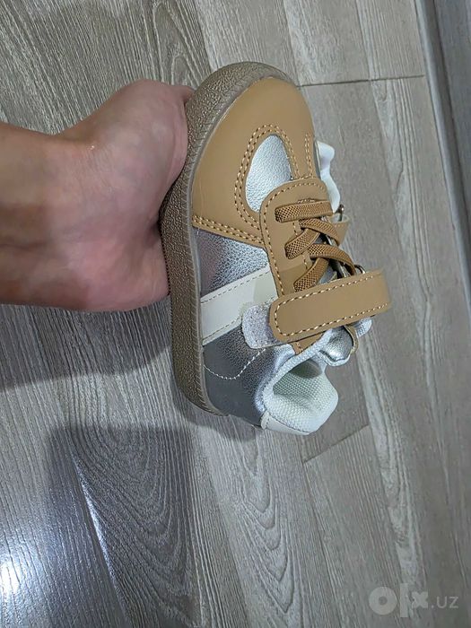 Новые детские кроссовки