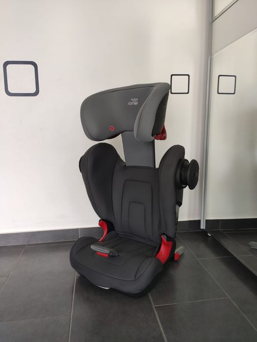 Scaun auto Britax Romer Kidfix cu isofix pentru copii între 15-36 kg