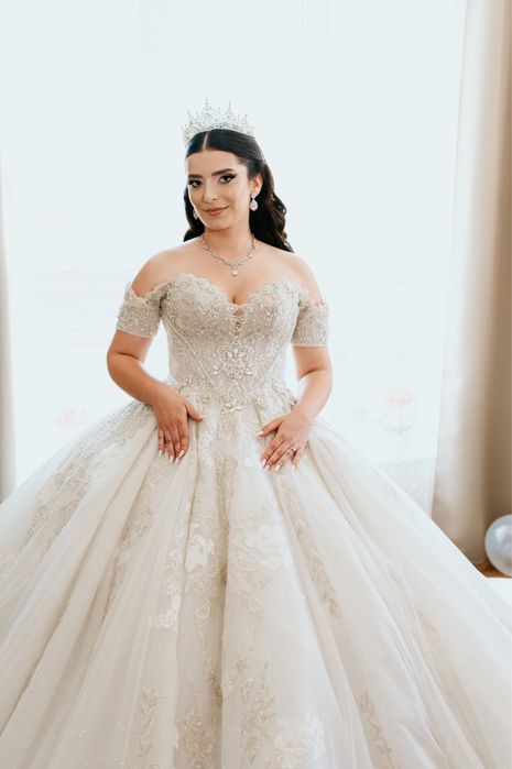 Vând urgent rochie de mireasă Aryanna Karen