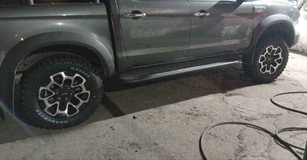 Продам комплект шин с дисками