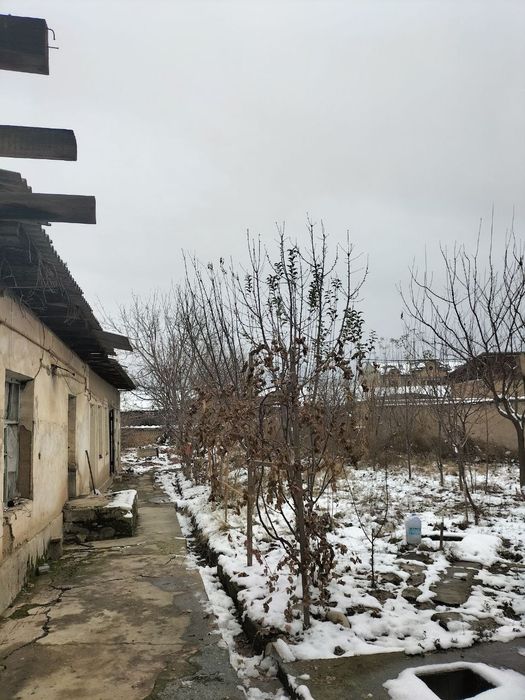 Nazarbek tekistilda uy sotiladi