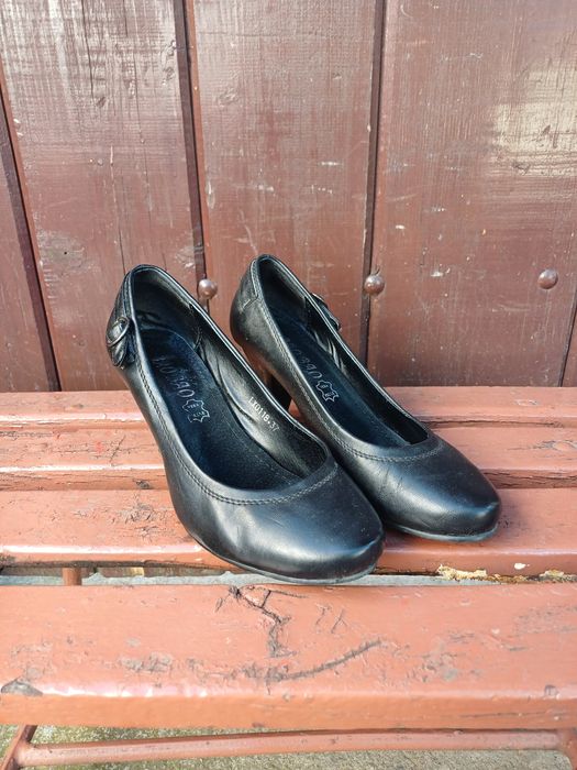 Vand pantofi cu toc, numărul 37