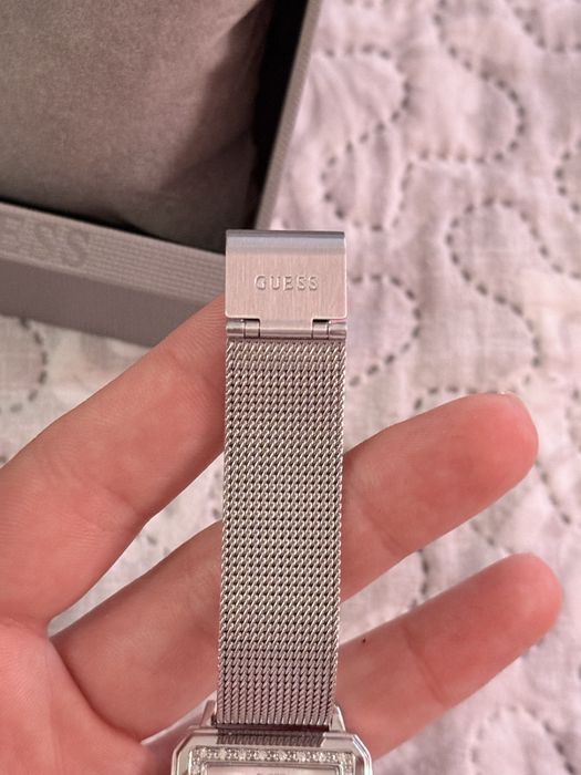 Дамски часовник GUESS – като нов,слаган 3 пъти